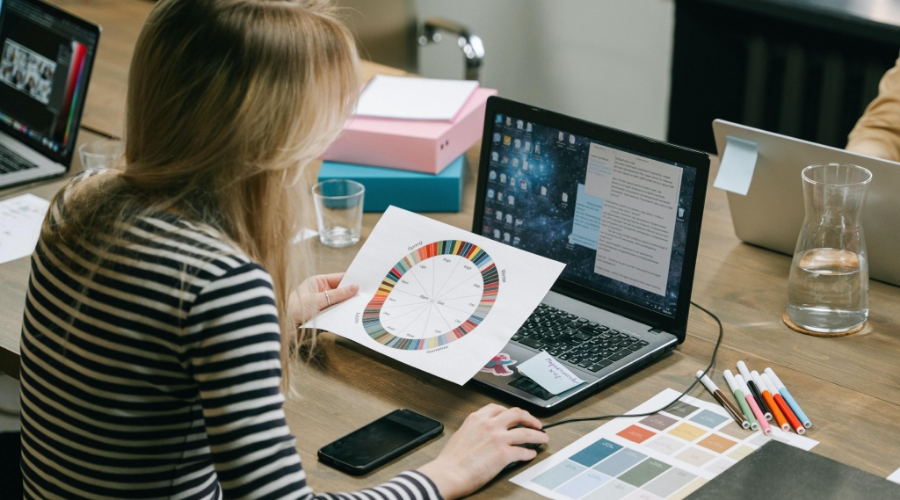 创意logo一键生成器软件免费哪个好用？创意logo一键生成器如何自动设计？